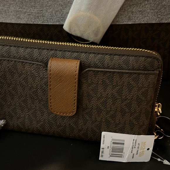 Jet set brand new with tags satchel and matching wallet! Comes with strap! - Picture 11 of 12